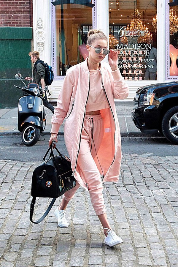 跟着时尚博主Gigi Hadid 学永不过时的穿搭术