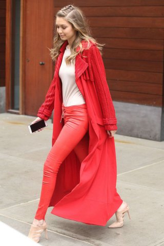 跟着时尚博主Gigi Hadid 学永不过时的穿搭术