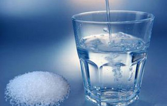 脸水肿了怎么快速消肿 晨起拒绝水肿脸7个秘诀搞定