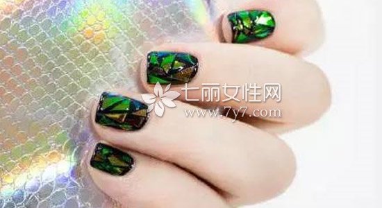 玻璃美甲教程 韩国最热的闪耀玻璃贴纸美甲
