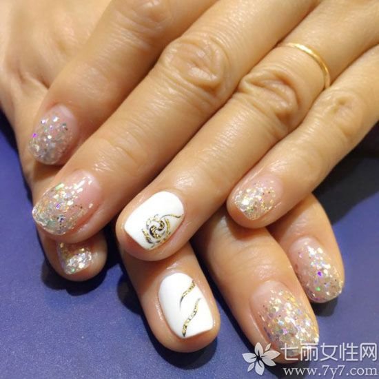亮片渐变美甲图片 Bling Bling渐变美甲
