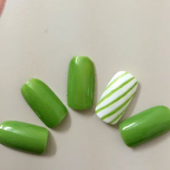 美甲图片2025款式绿色 2025新款绿色美甲合集