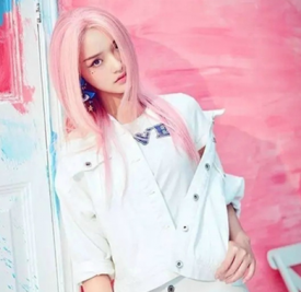 女星都钟爱半扎丸子头 你扎了吗?
