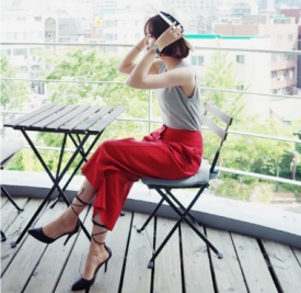 夏天这么穿才迷人 教你灰色阔腿裤配什么鞋子好看