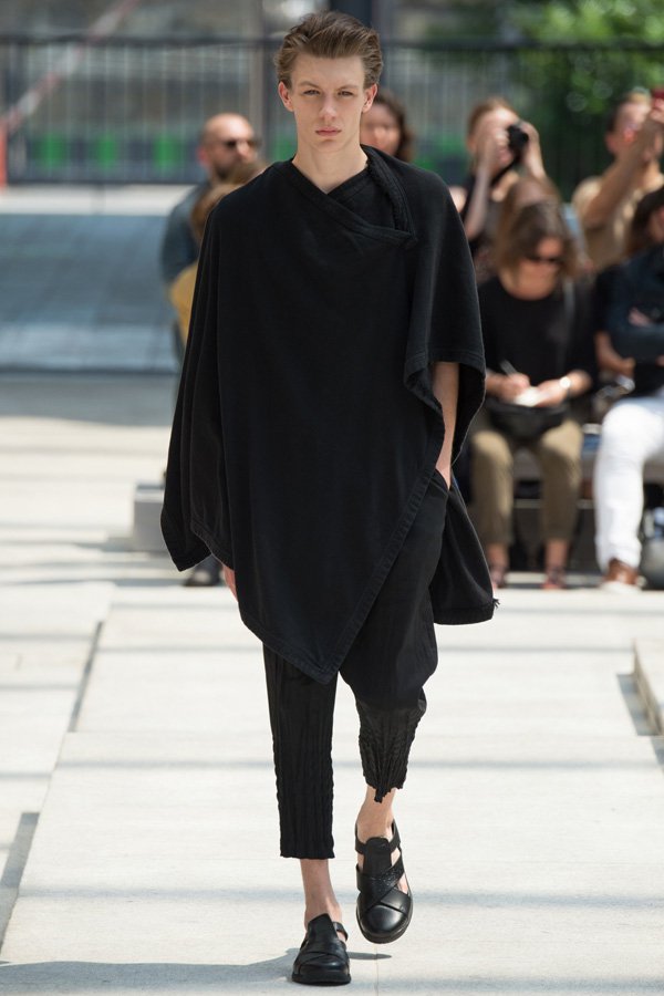 Issey Miyake（三宅一生）2024巴黎男装周男装秀