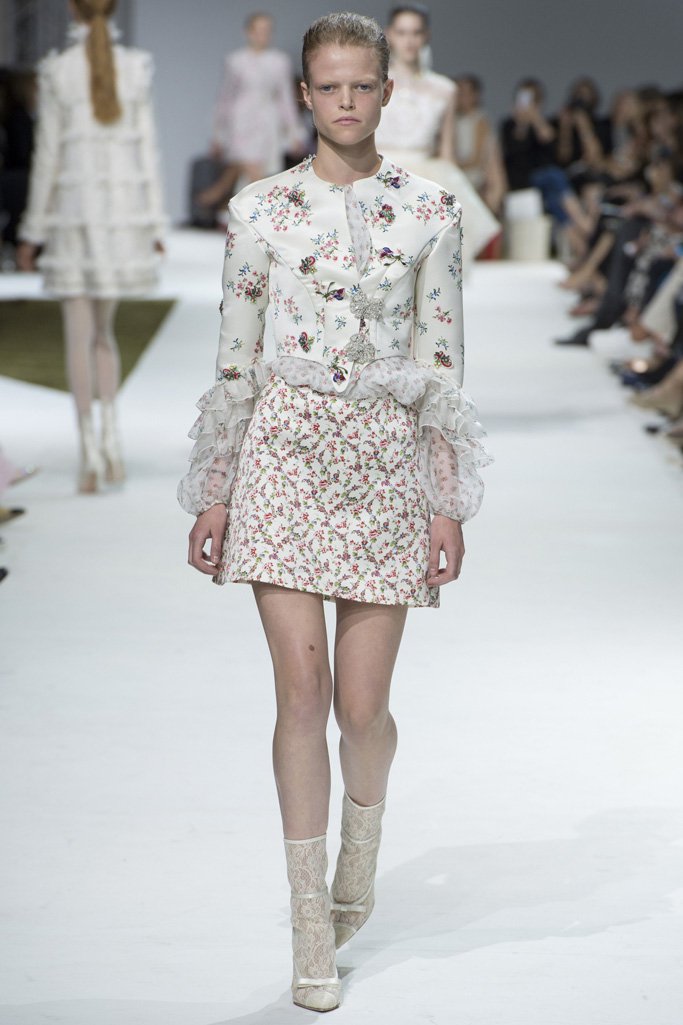 Giambattista Valli 2024巴黎时装周女装高级定制秀