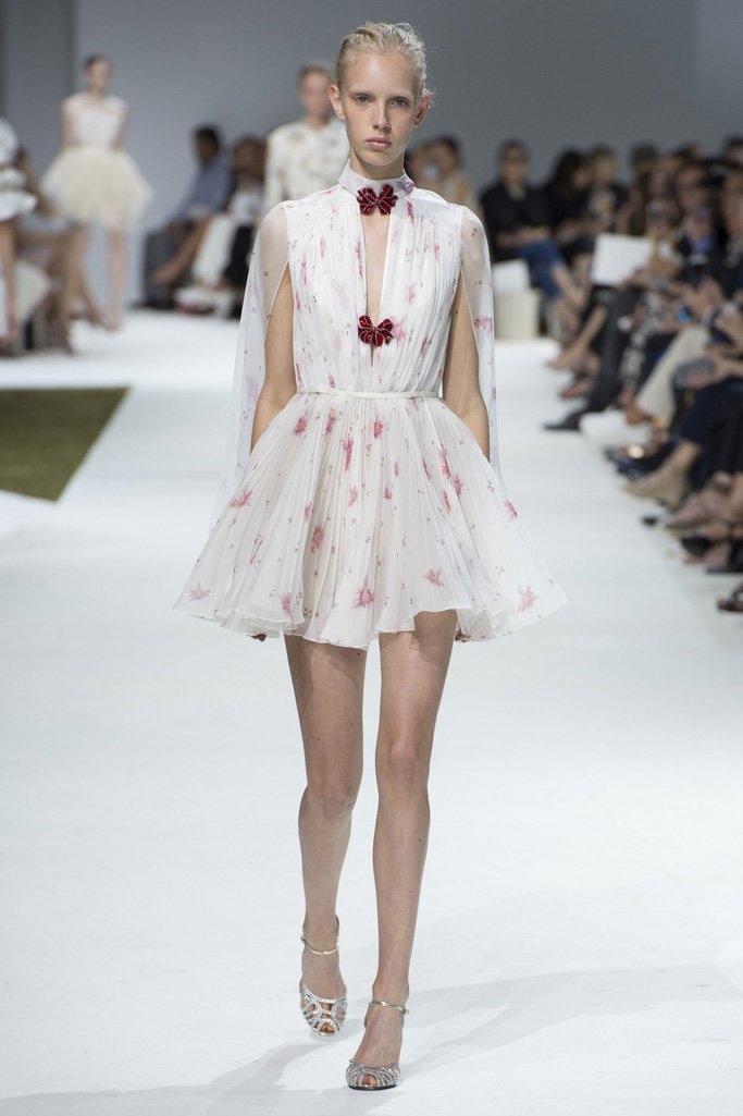 Giambattista Valli 2024巴黎时装周女装高级定制秀