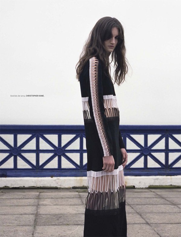 超模Carly Moore演绎《L'Officiel》时尚杂志大片 