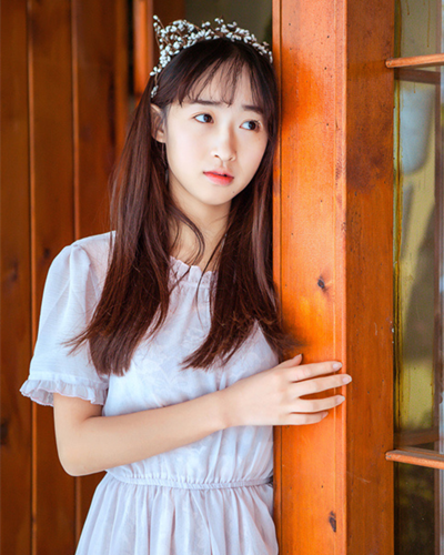 少女空气刘海vs气质中分 你更喜欢哪一款?