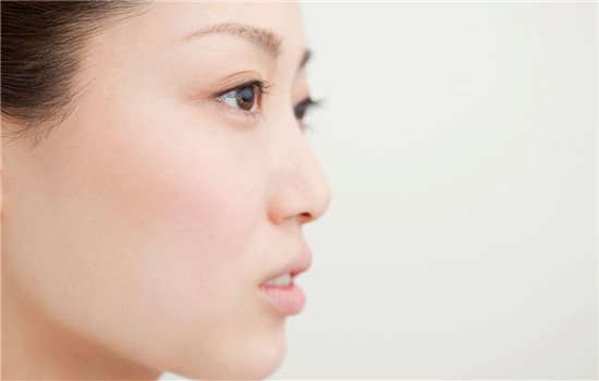 韩式隆鼻的特点 韩式隆鼻手术精细且讲究整体