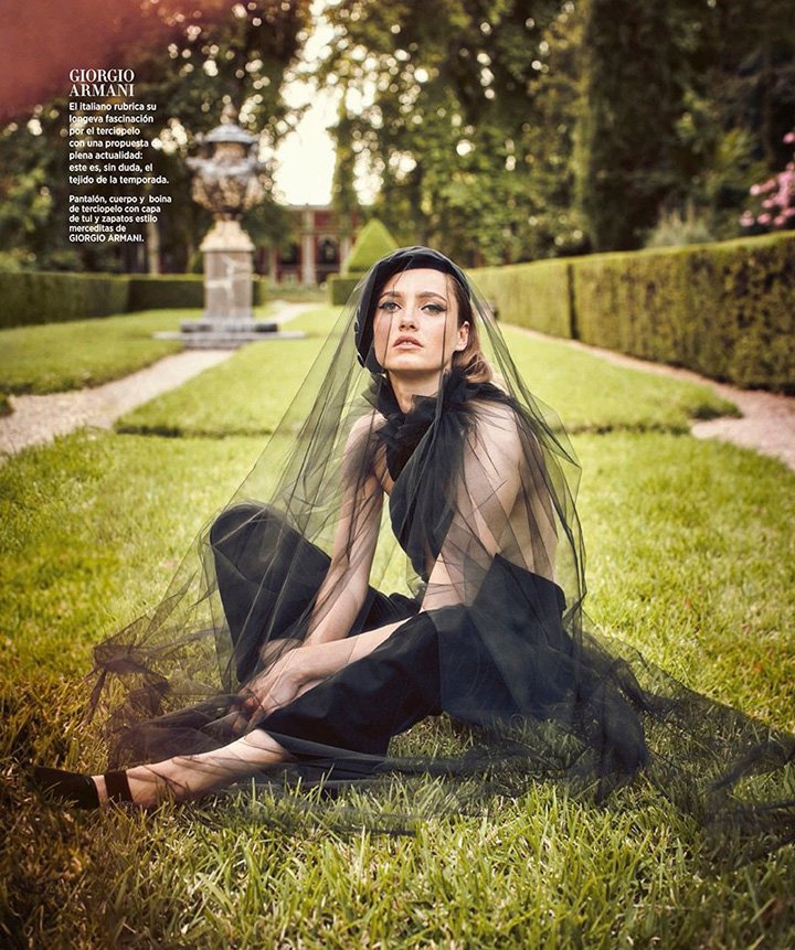 超模Karmen Pedaru演绎《Harper's Bazaar》时尚杂志大片