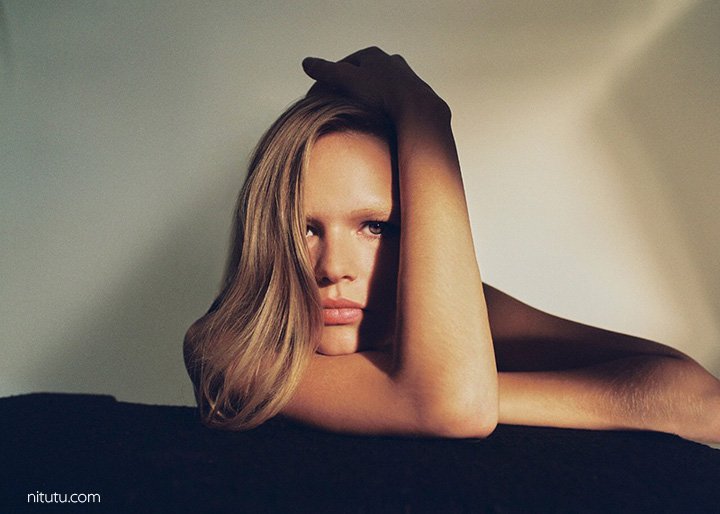 超模Anna Ewers 演绎《Yo Dona》时尚杂志大片