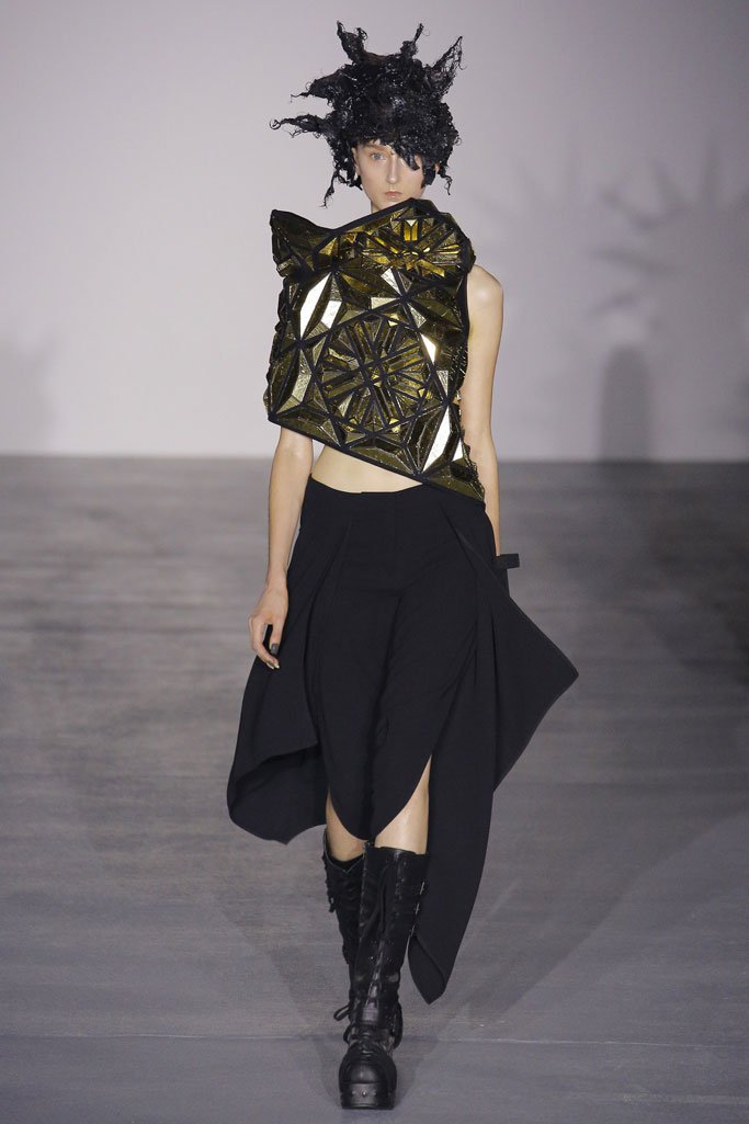 Gareth Pugh（加勒斯·普）2024伦敦时装周女装发布会