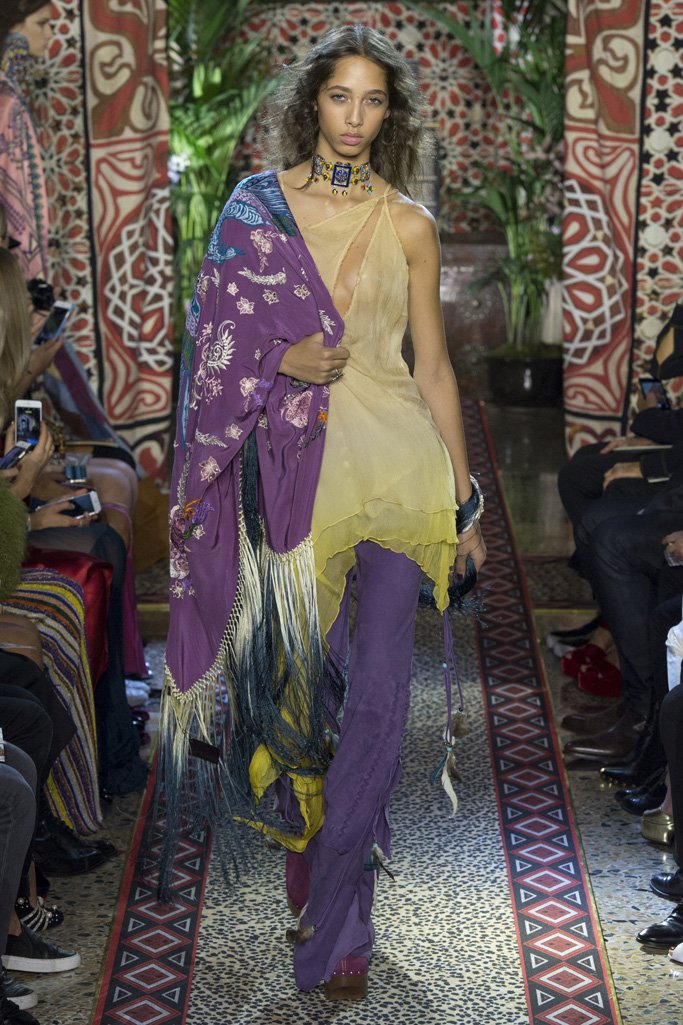 Roberto Cavalli（罗伯特·卡沃利）2024米兰时装周时装秀