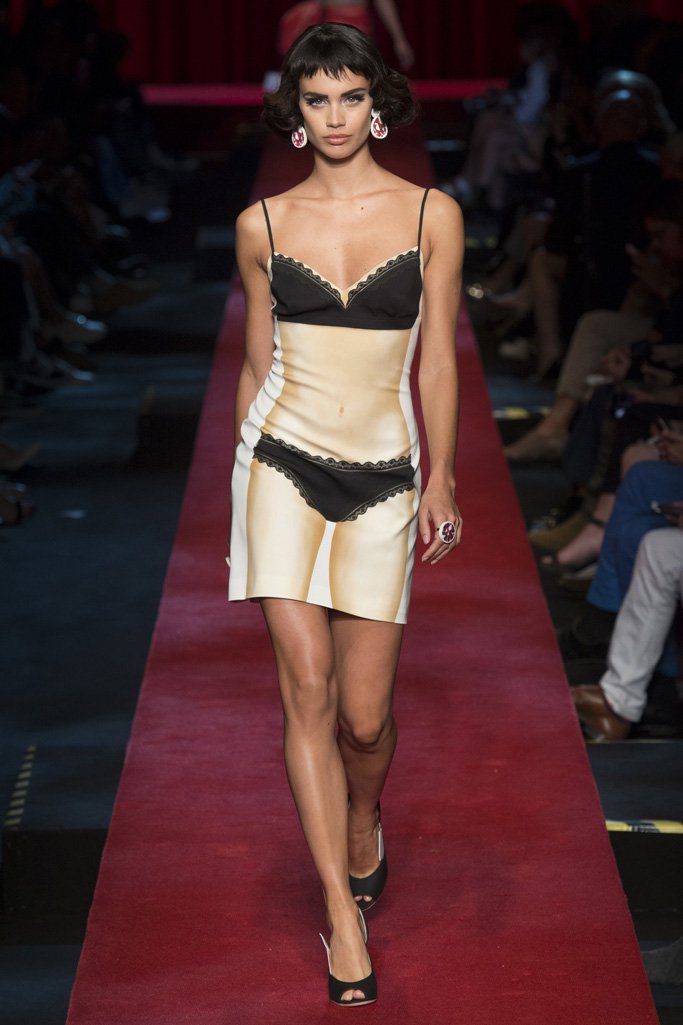 Moschino（莫斯奇诺）2024米兰时装周女装秀