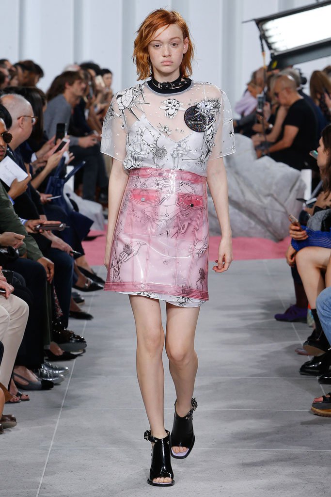 Carven（卡纷）2024春夏巴黎时装周女装秀