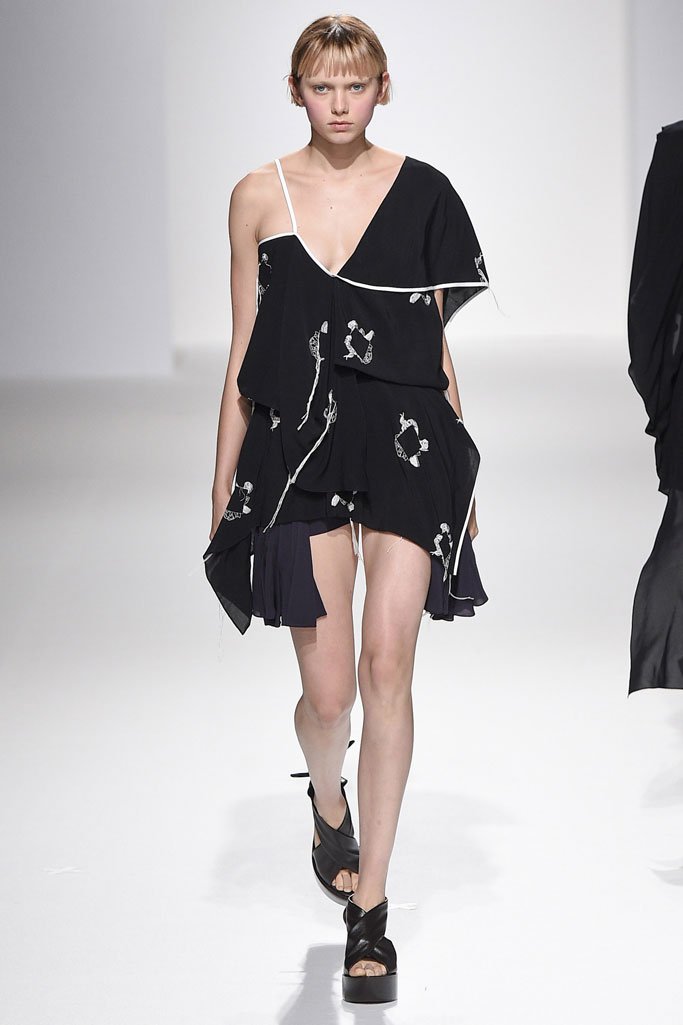 Chalayan（卡拉扬）2024巴黎时装周女装秀