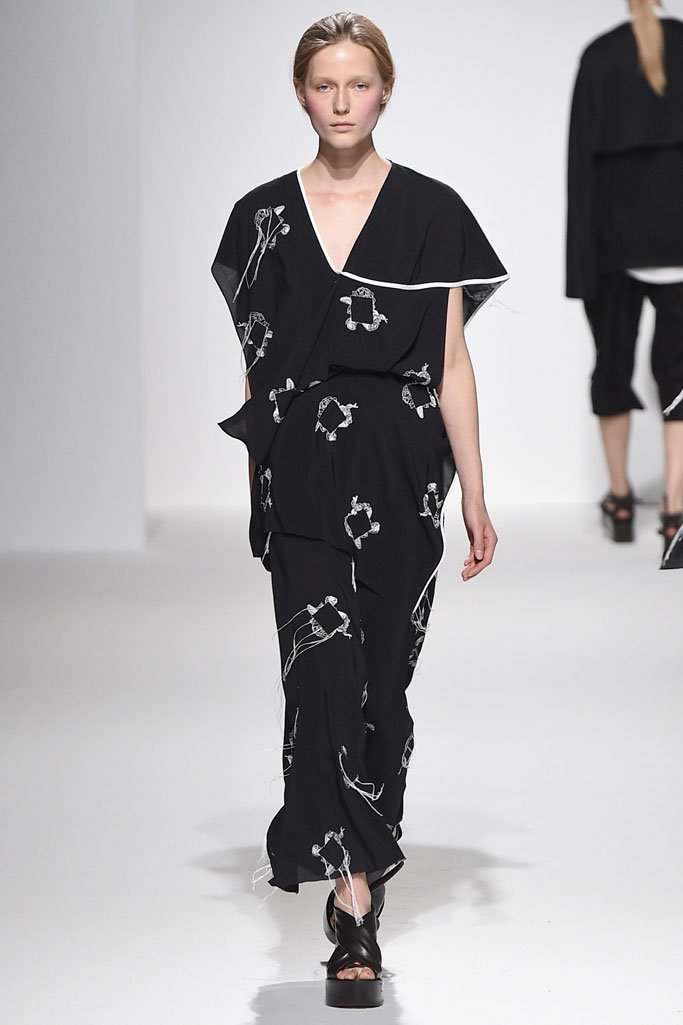 Chalayan（卡拉扬）2024巴黎时装周女装秀