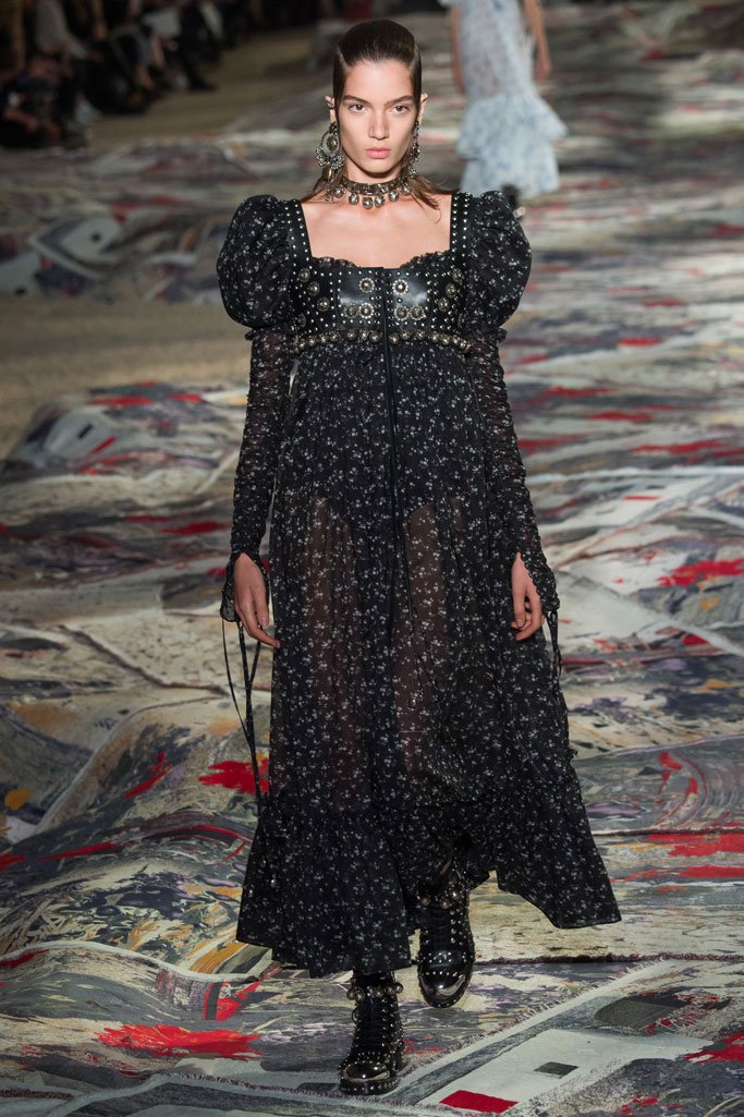 Alexander McQueen 2024春夏巴黎时装周时装秀