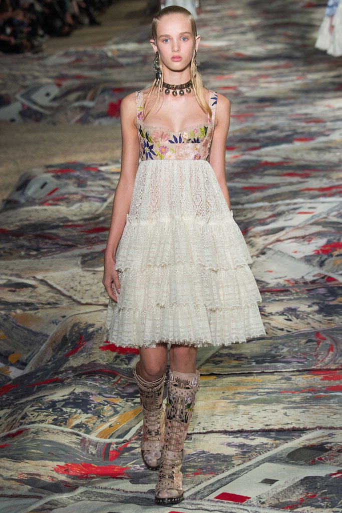 Alexander McQueen 2024春夏巴黎时装周时装秀