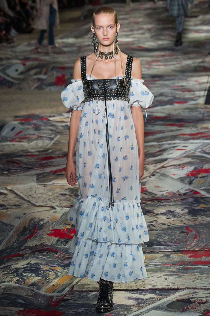 Alexander McQueen 2024春夏巴黎时装周时装秀