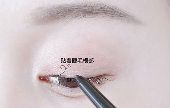 外眼线怎么画好看图解 基础外眼线的画法教程