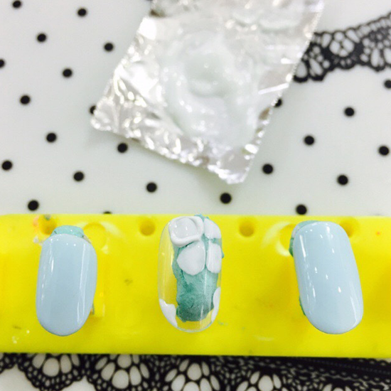 蕾丝美甲制作法 淡蓝色立体蕾丝美甲教程