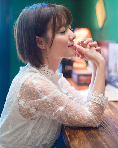 下巴尖适合什么短发 清新短发助你美中添美