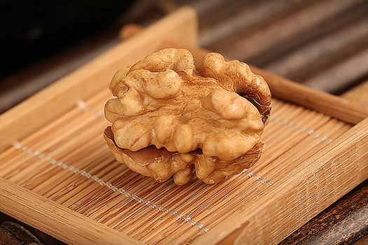 掉头发吃核桃有用吗 核桃治脱发并不是万能的