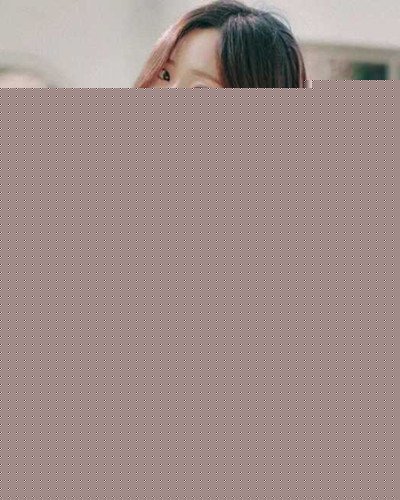 超美的中分烫发发型图片 变身气质女神就得get