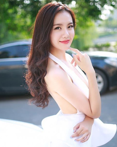超美的中分烫发发型图片 变身气质女神就得get
