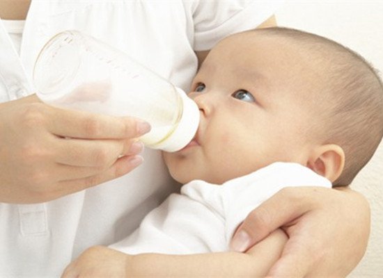哺乳期可以烫头发吗 别为了美丽伤害了宝宝