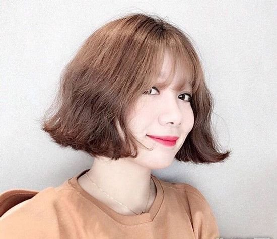 女生波波头短发 换上时髦度立马翻倍