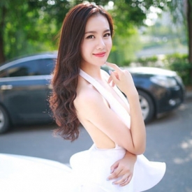 超美的中分烫发发型图片 变身气质女神就得get