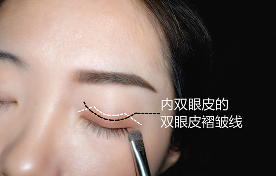 单眼皮怎么画眼影好看图解 单眼皮逆袭必备眼妆
