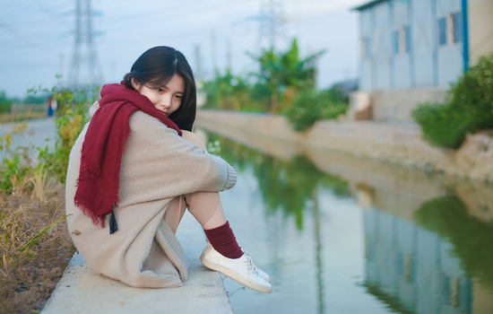 去鱼尾纹的最好土方法 眼霜眼膜不见效就采取天然护肤