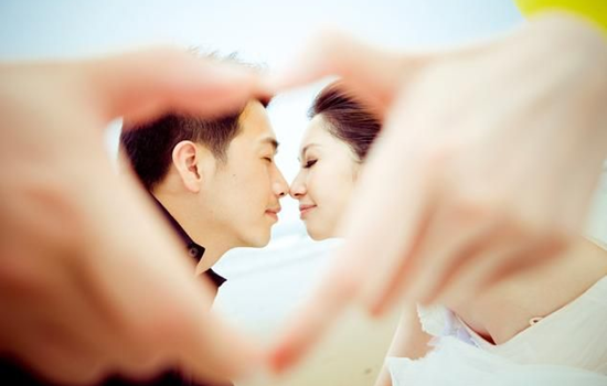 结婚的女人戒指戴哪只手 戴对手指的爱才叫永恒