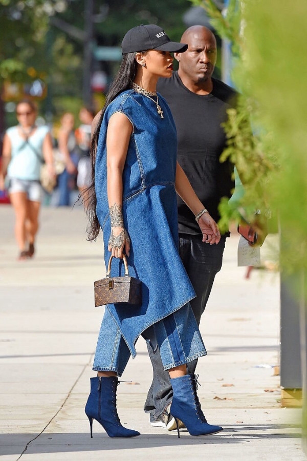 蕾哈娜rihanna最新街拍 订婚后女神美出新高