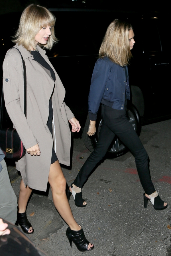 霉霉(taylor swift)最新街拍 示范早秋风休闲风穿搭