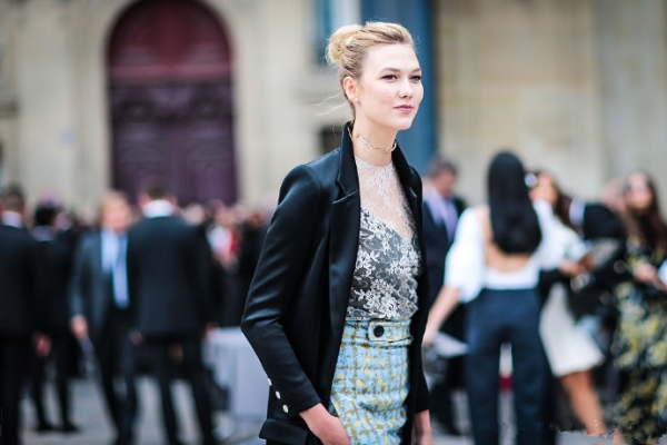 Karlie Kloss巴黎街拍Look 满屏都是腿