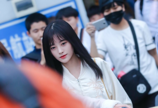 SHN48鞠婧祎最新街拍 清纯可人秒杀SHN48团员