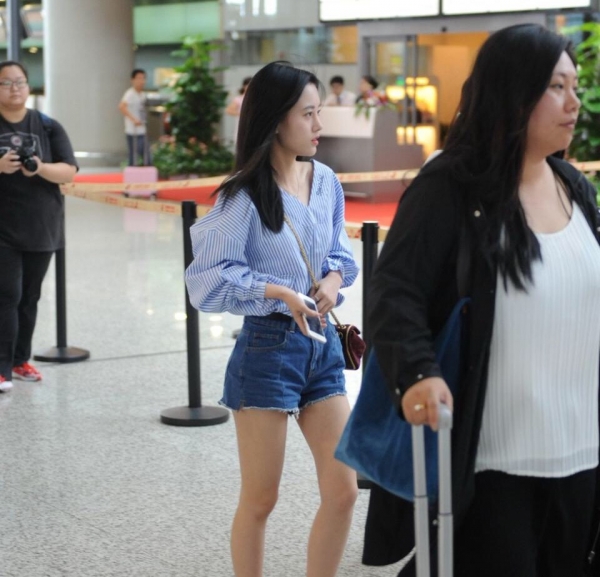 SHN48鞠婧祎最新街拍 清纯可人秒杀SHN48团员