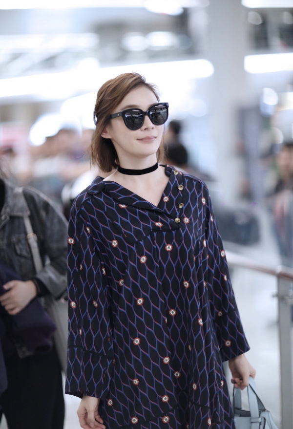 袁姗姗最新街拍 机场Fashion穿搭潮到爆