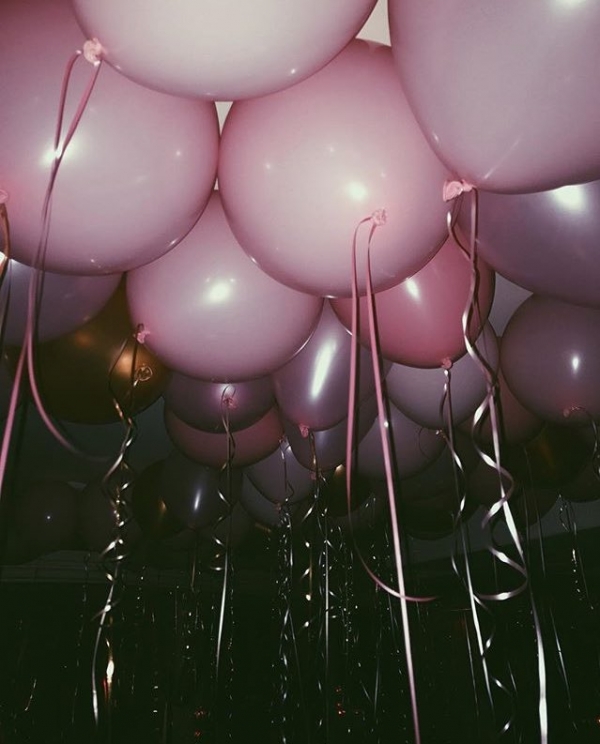 宇宙少女kendall 21岁生日趴   深V吊带撩男力max