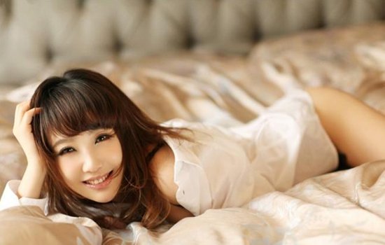男人看女人第一眼看哪 据说超过半数的直男都会盯着胸