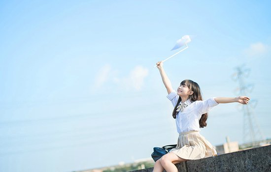 男人对女人一见钟情的表现 10个迹象证明他中意你哦