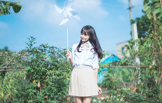 男人对女人一见钟情的表现 10个迹象证明他中意你哦
