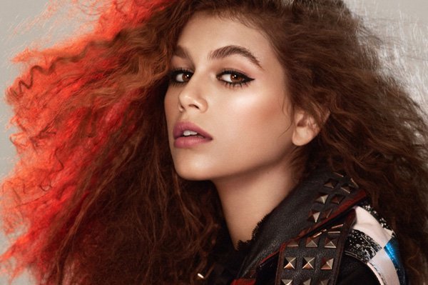 Kaia Gerber 演绎Marc Jacobs秋冬美妆大片
