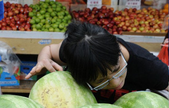 挑西瓜的技巧 夏季教你如何挑到好吃的西瓜