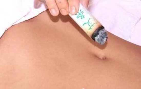 艾灸肚脐眼的功效 脐灸的六大效用和三大方法